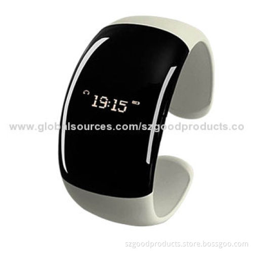 Bluetooth Bracelet with Vibrating Reminder Displays the Caller's Name and Phone Numbers on the OLED